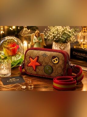 Coach Crossbody Bag – Rare Patch Design ✨
